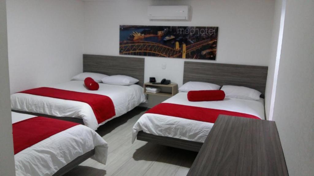 Hotel Med 70 Медельин Экстерьер фото
