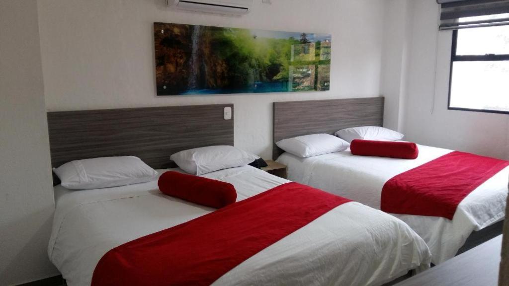 Hotel Med 70 Медельин Экстерьер фото