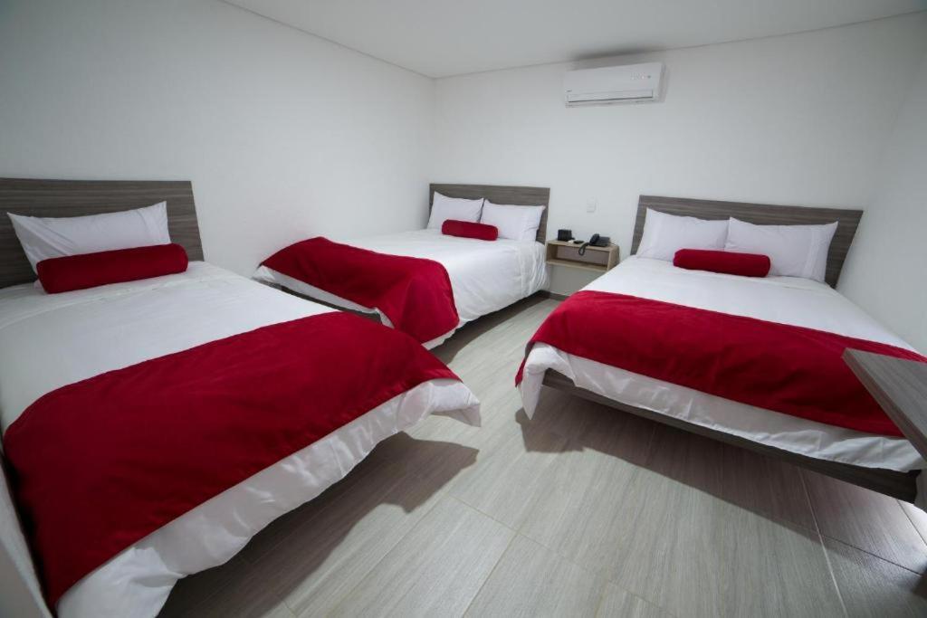 Hotel Med 70 Медельин Экстерьер фото