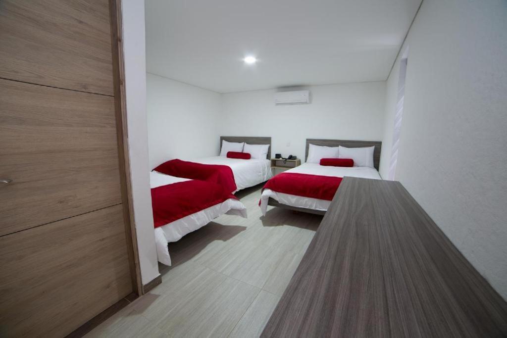 Hotel Med 70 Медельин Экстерьер фото