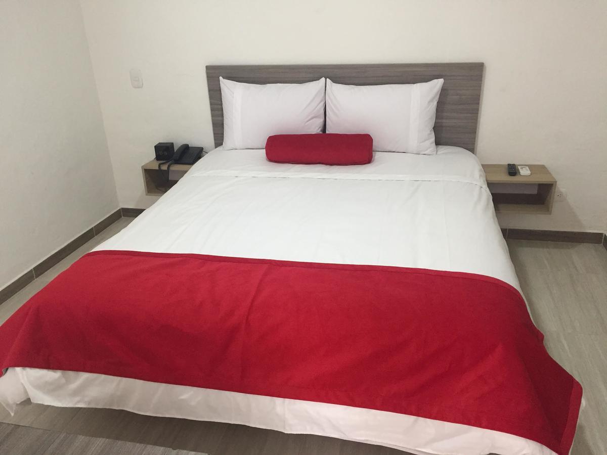 Hotel Med 70 Медельин Экстерьер фото