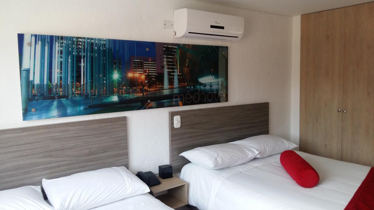 Hotel Med 70 Медельин Экстерьер фото