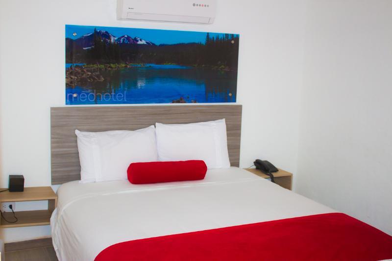 Hotel Med 70 Медельин Экстерьер фото