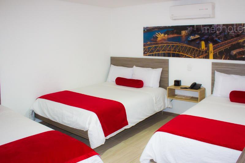 Hotel Med 70 Медельин Экстерьер фото